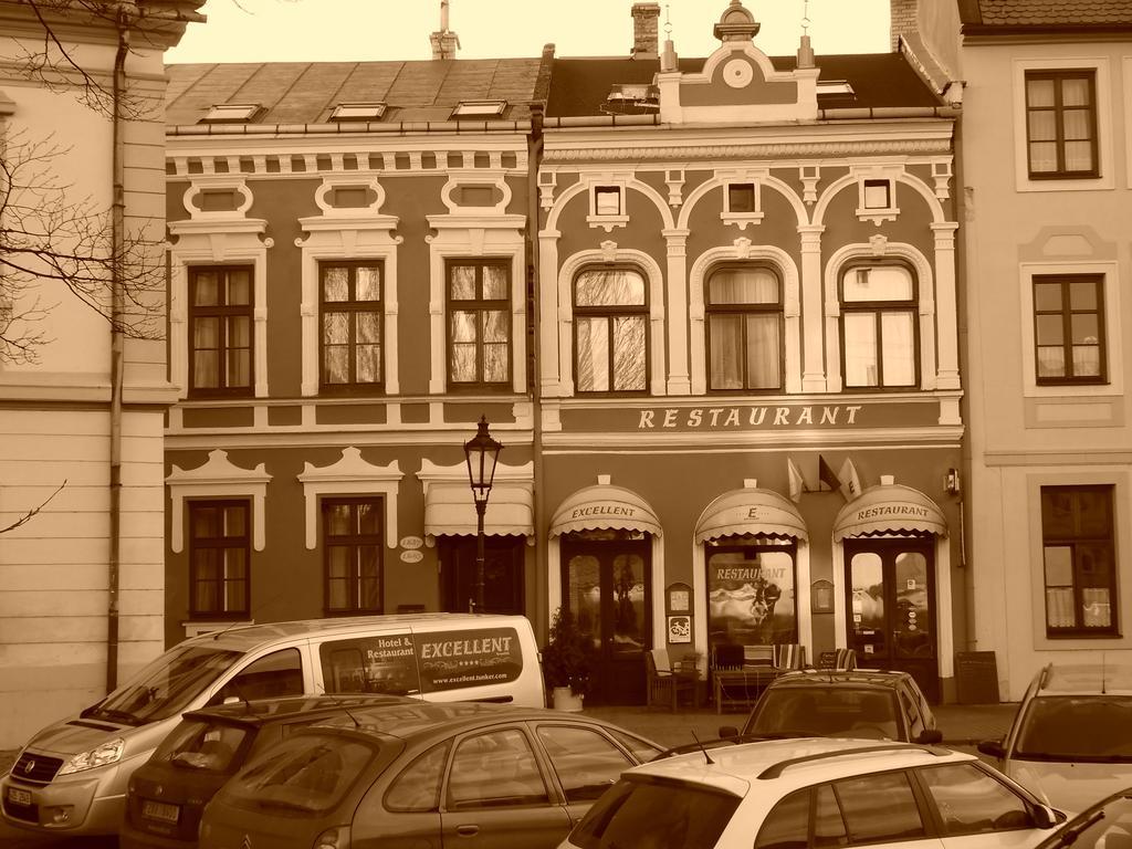 Hotel Excellent Кромержиж Экстерьер фото