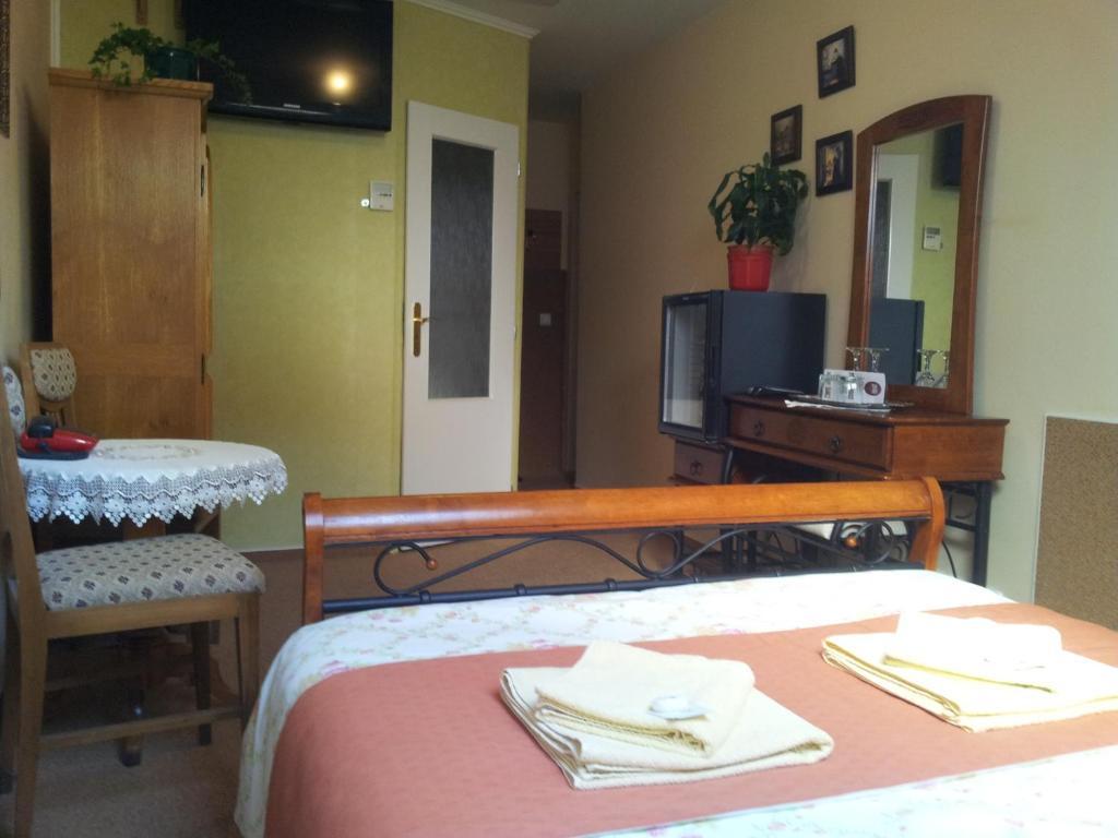Hotel Excellent Кромержиж Номер фото