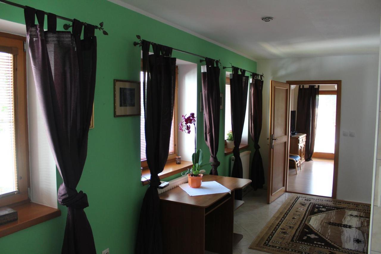 Hotel Excellent Кромержиж Экстерьер фото