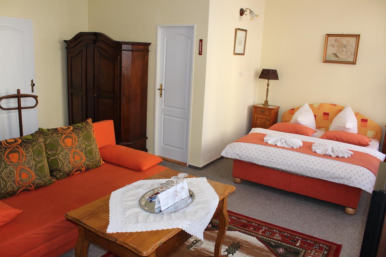 Hotel Excellent Кромержиж Экстерьер фото