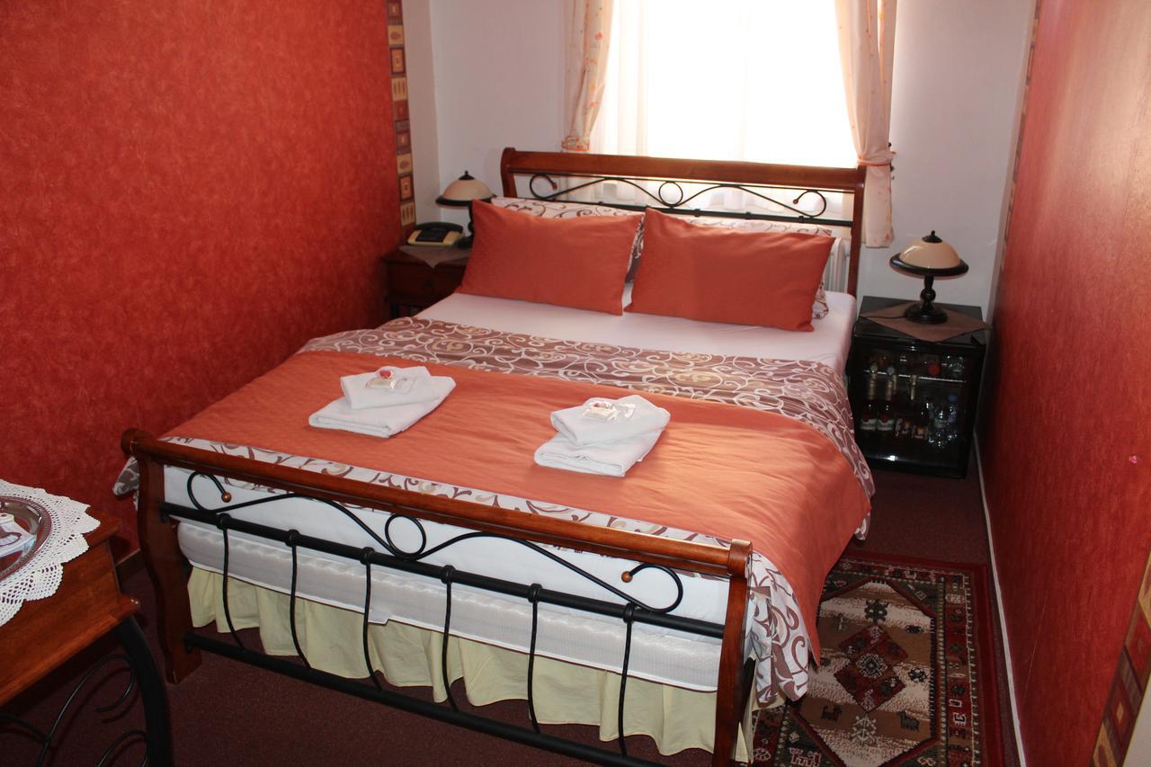 Hotel Excellent Кромержиж Экстерьер фото
