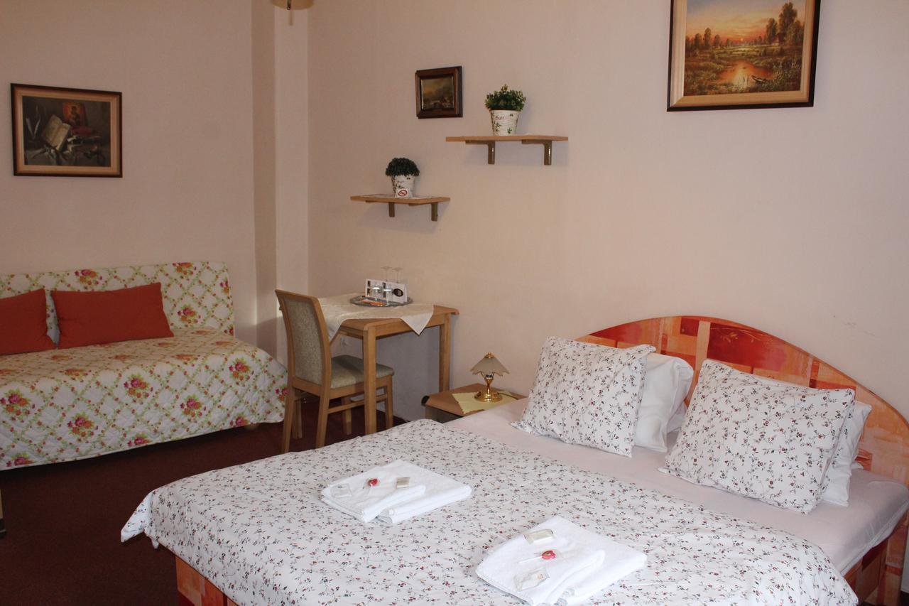 Hotel Excellent Кромержиж Экстерьер фото