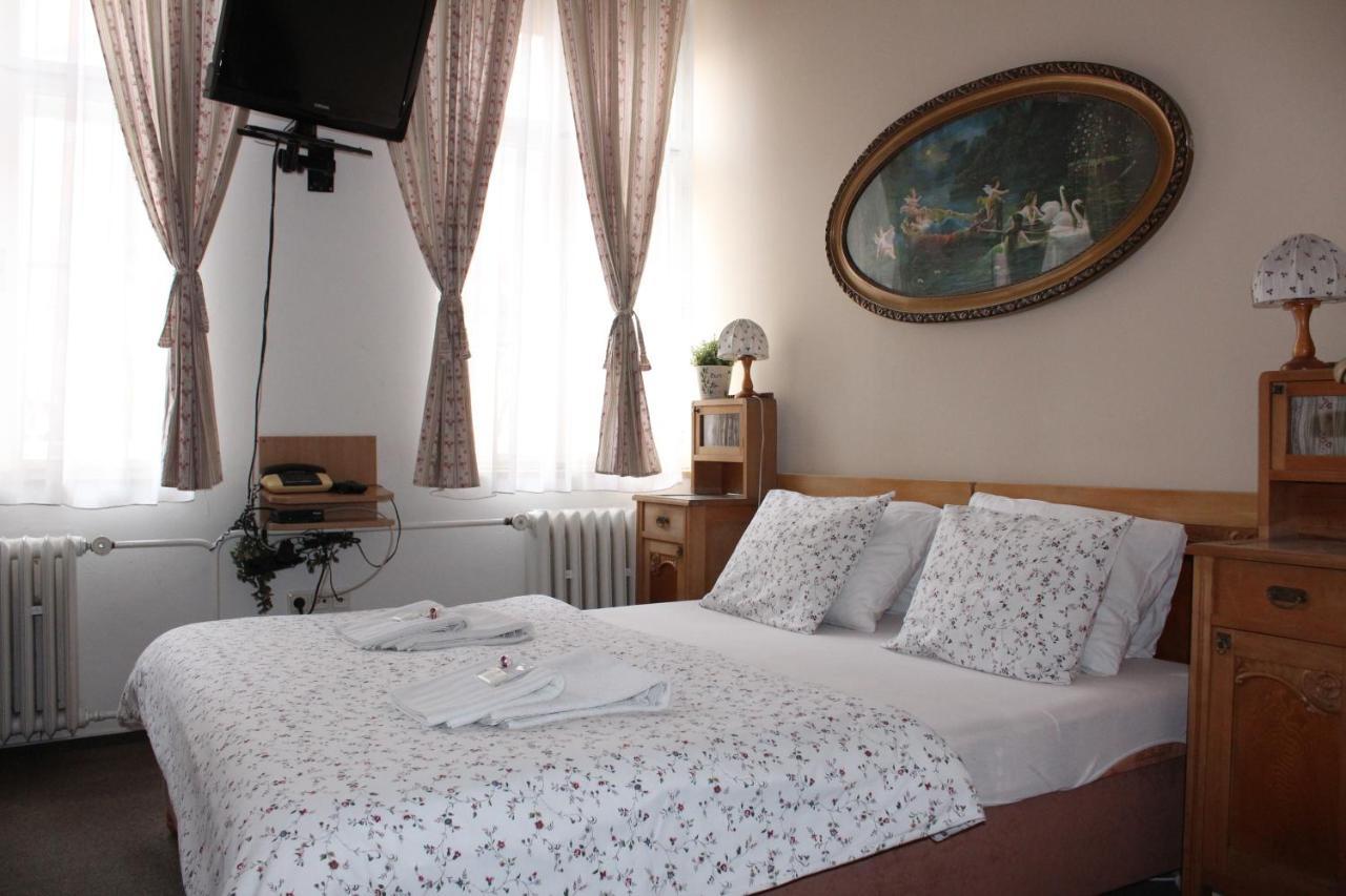 Hotel Excellent Кромержиж Экстерьер фото