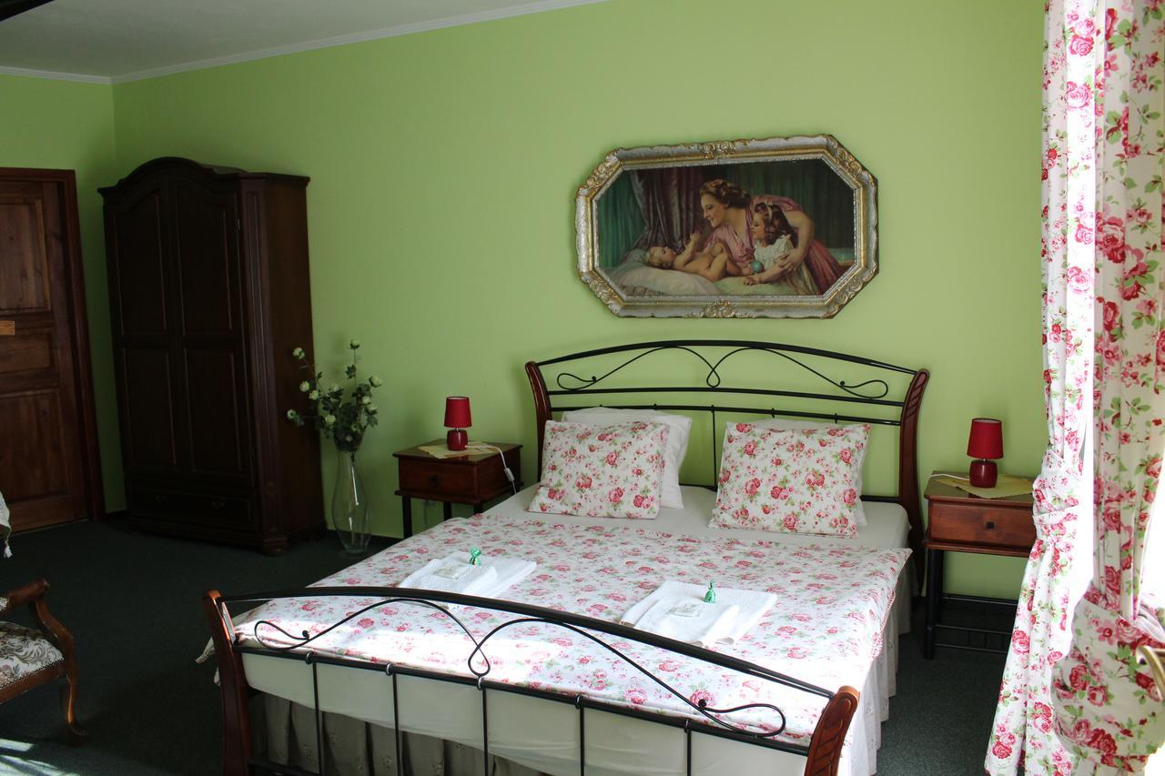 Hotel Excellent Кромержиж Экстерьер фото