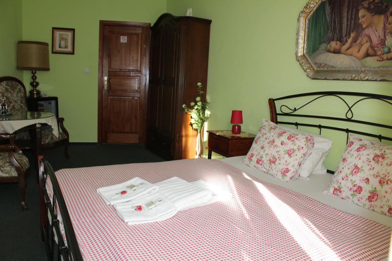 Hotel Excellent Кромержиж Экстерьер фото