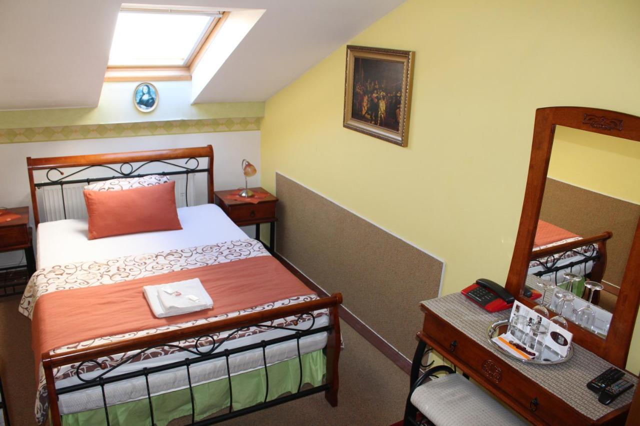 Hotel Excellent Кромержиж Экстерьер фото