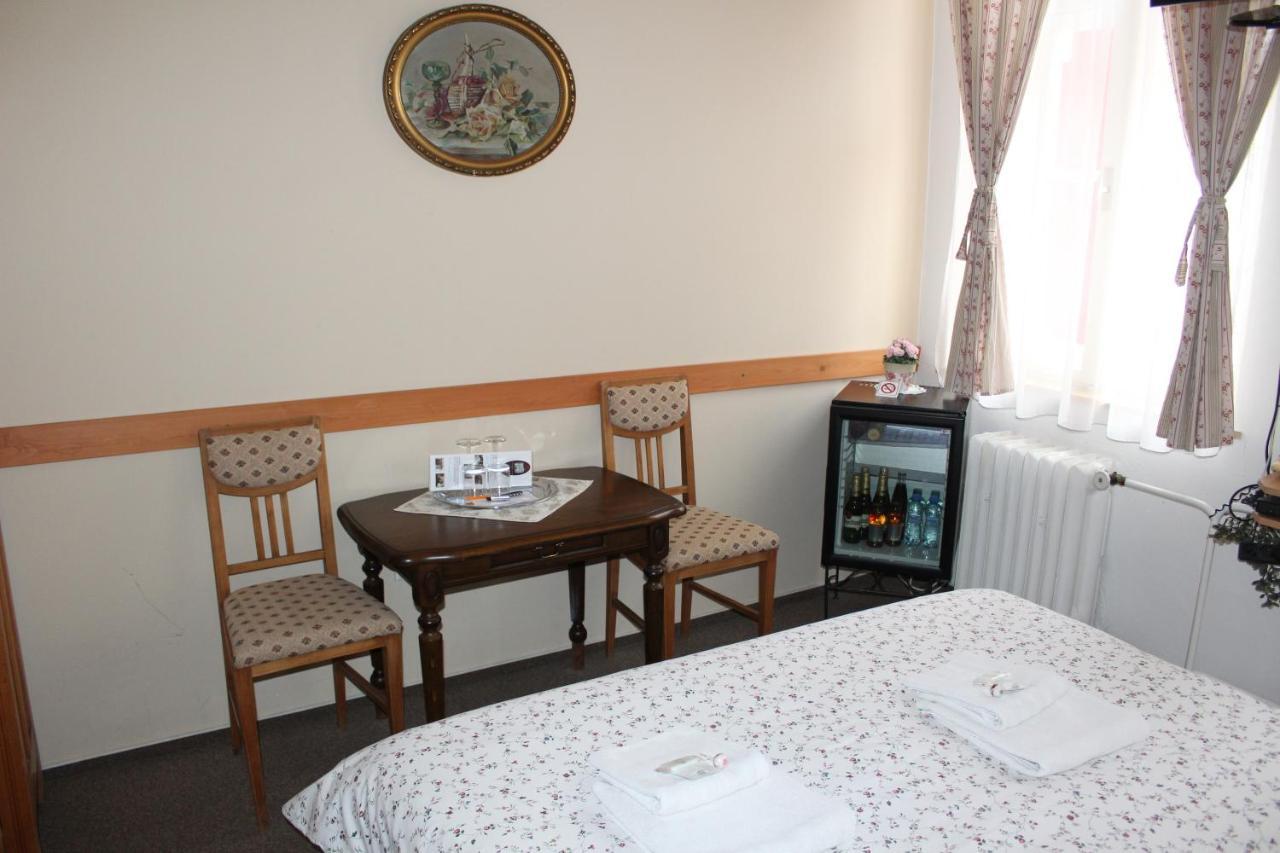 Hotel Excellent Кромержиж Экстерьер фото