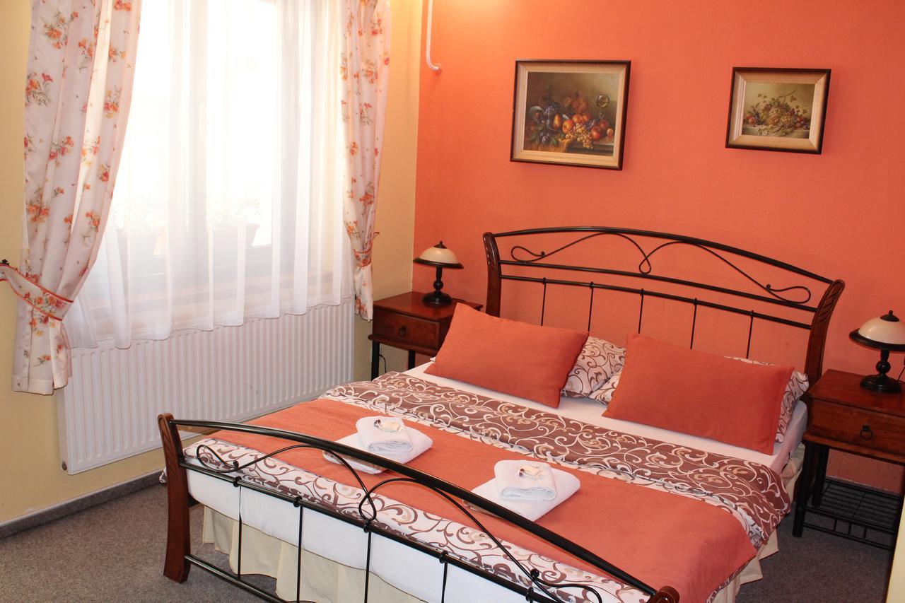 Hotel Excellent Кромержиж Экстерьер фото