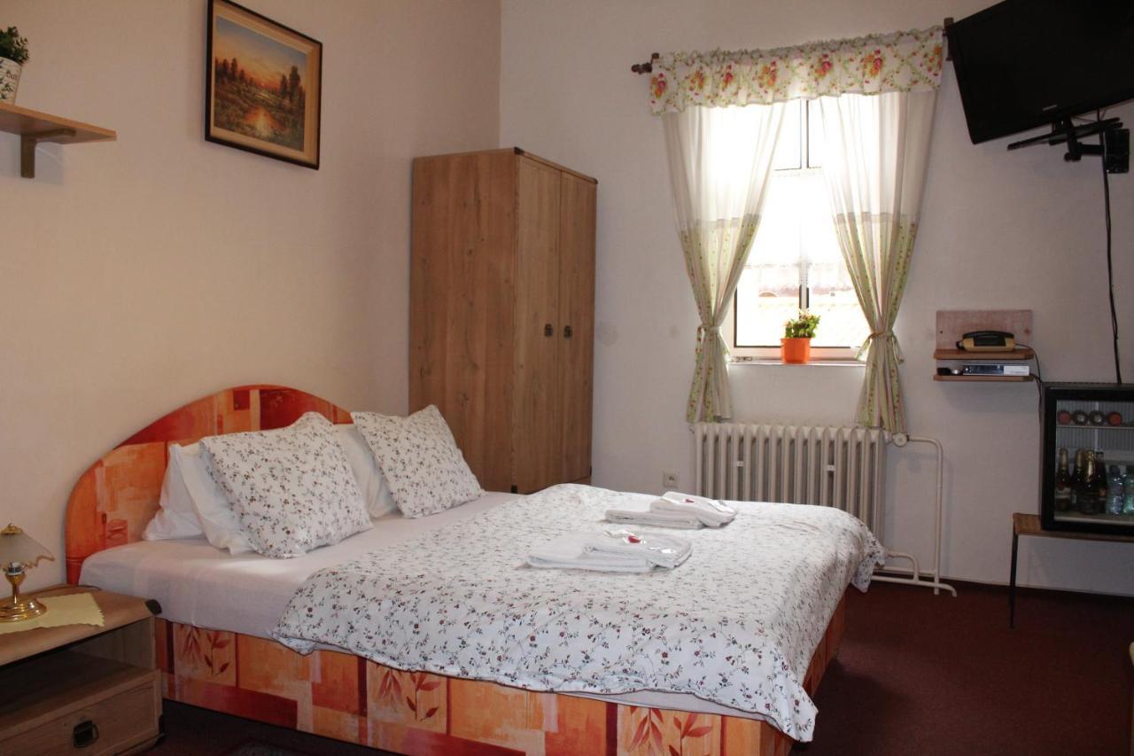 Hotel Excellent Кромержиж Экстерьер фото