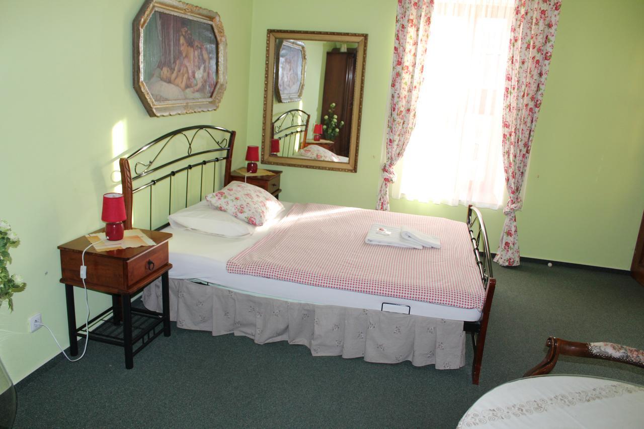 Hotel Excellent Кромержиж Экстерьер фото