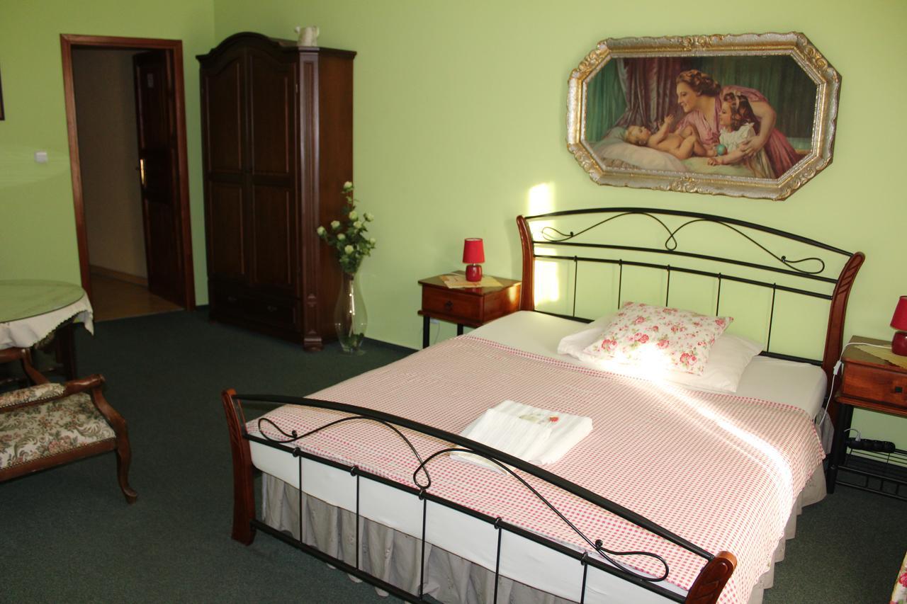 Hotel Excellent Кромержиж Экстерьер фото